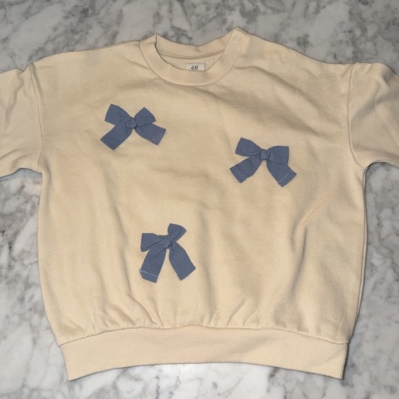 H&M Cute Bow Sweatshirts in Pink and Cream Bundle 2T - Picture 2 of 13